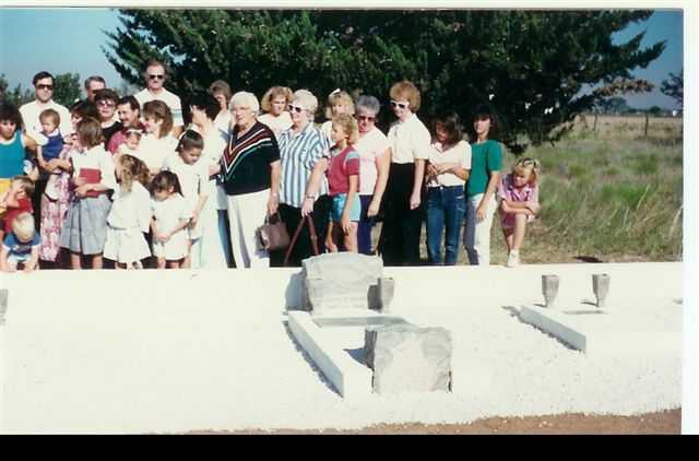 1990 Brown Family Reunion - Cemetery at Colonia Dublan