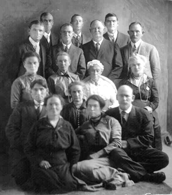 Sarah Browning Bunker in center of her children