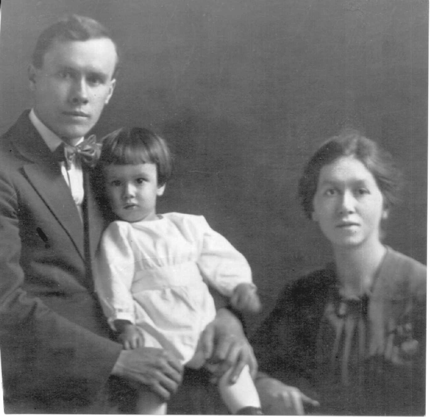 Robert Alexander Hunter Sr. 1891-1947 holding Robert Max Hunter