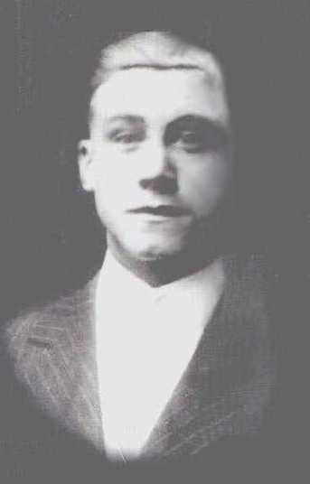 Willard Elmo Draney 1899-1964 - Wedding photo 1917